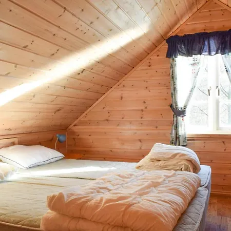 Сasa de vacaciones Front In With House Sea View Lyngdal