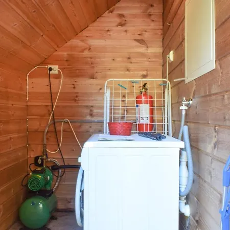 4 Bedroom Beautiful In Holiday home